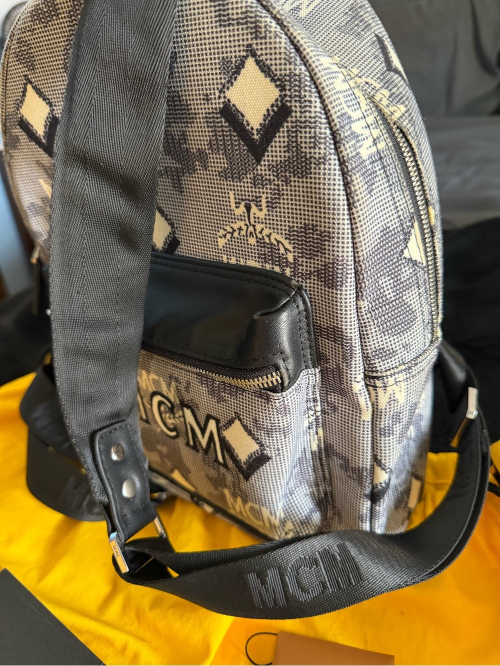 Authentic MCM Denim
Jacquard Backpack In Great Condition Pre-Owned - Picture 5 of 10